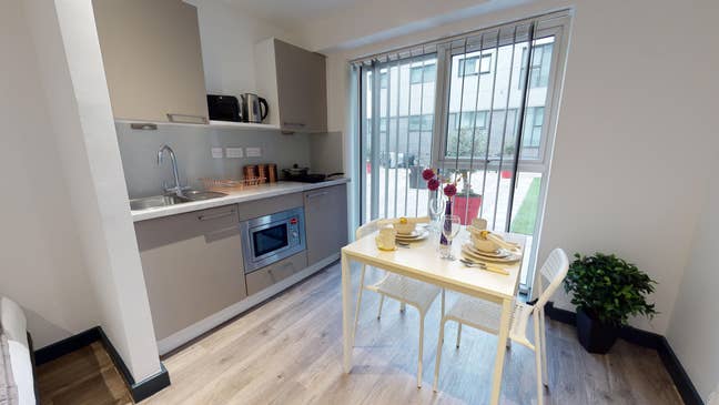 Bills Included - Modern Studio! (Near London) Main Photo