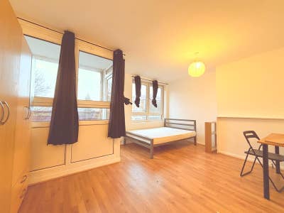 Newly Refurbish Double Room – E3 🏠 Mile End Main Photo