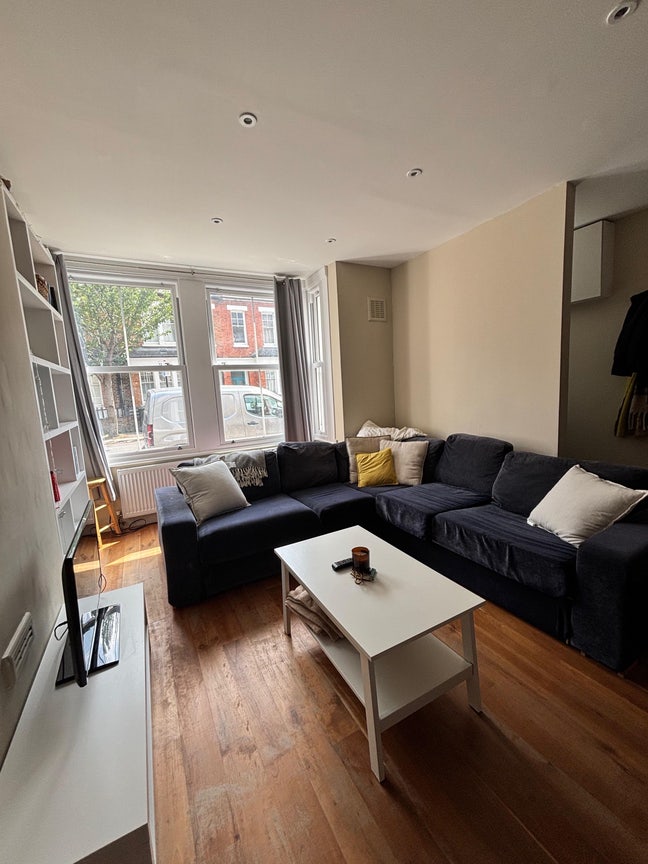 Double Bedroom available in Clapham from 21st Feb  Main Photo