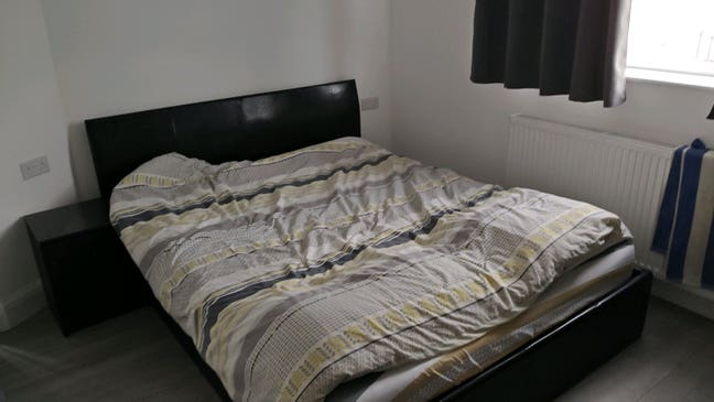 One double bedroom with separate bathroom Main Photo