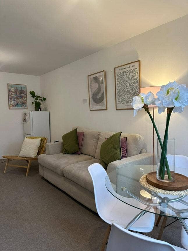 Short Stay 1 Bed Flat Avail 1St -25Th February  Main Photo