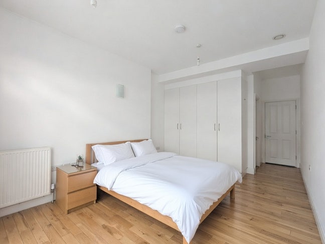 Huge En Suite Room All Bills Included Main Photo