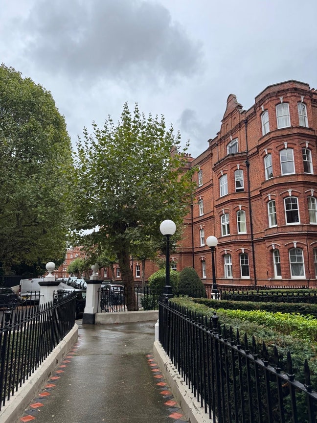 Double room in lovely Queen’s Club Gardens! Main Photo