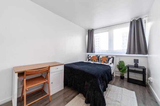 Double Room Close to Shooping Center & Park.  Main Photo