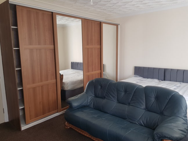 Double Room to Rent Main Photo