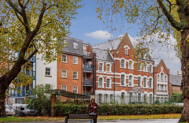 Short-Term Ensuite Room overlooking London Fields  Main Photo