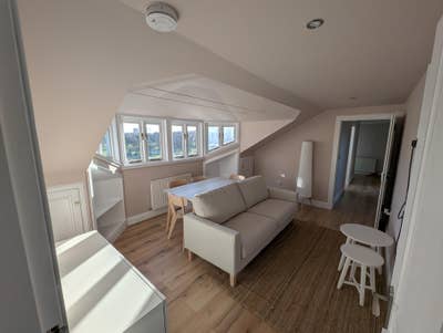 4-Bed Flat with En-Suites, Views & Parking Main Photo