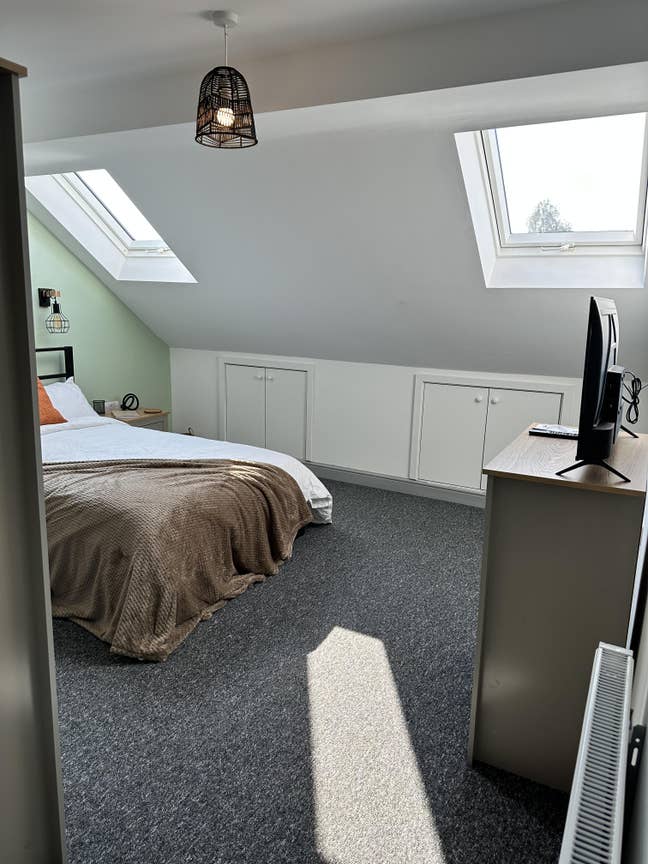 Spacious Ensuite Room – All Bills + Fast WiFi Main Photo