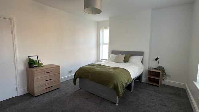 Double Bedroom, Bills Inc, Carrington NG5 Main Photo