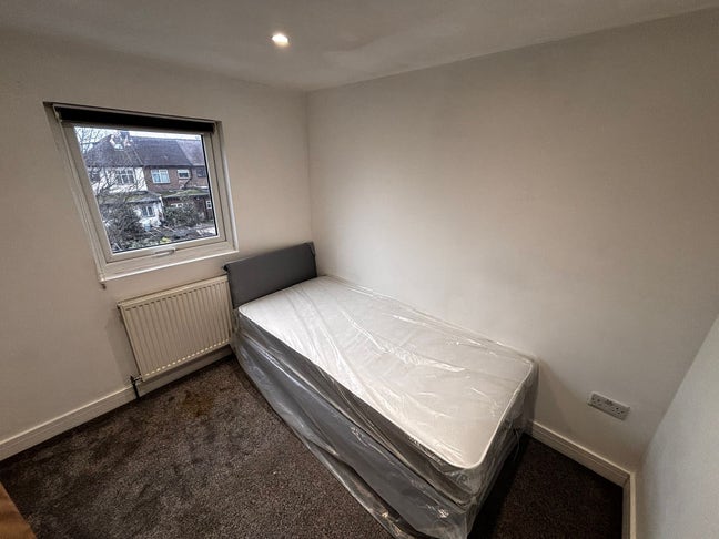 Two Rooms to Rent Ilford Lane, Ilford Main Photo