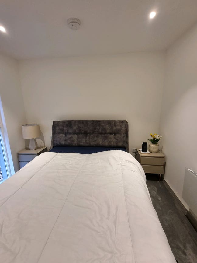 🔥 1 Amazing En-suite double bed room in Staines Main Photo