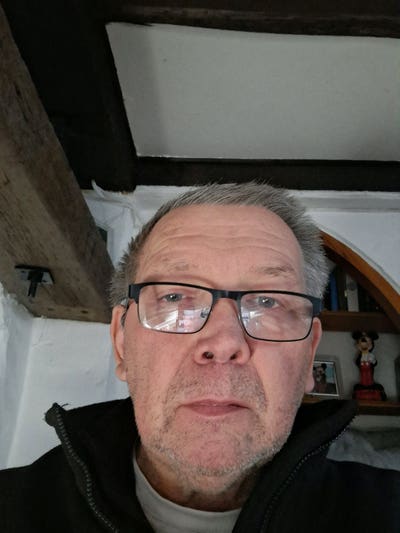 I am a professional male aged 62. I am lookin... Main Photo