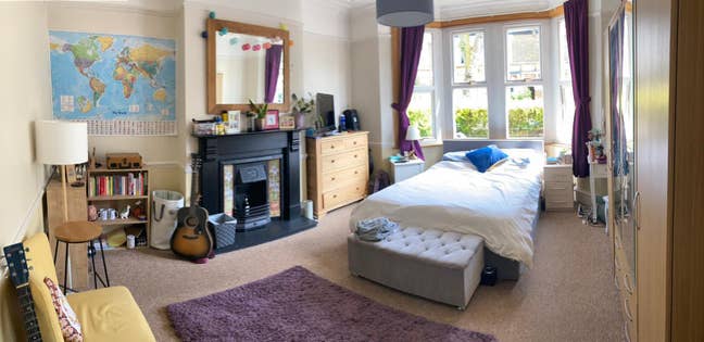 Large, bright bedroom in friendly house Main Photo