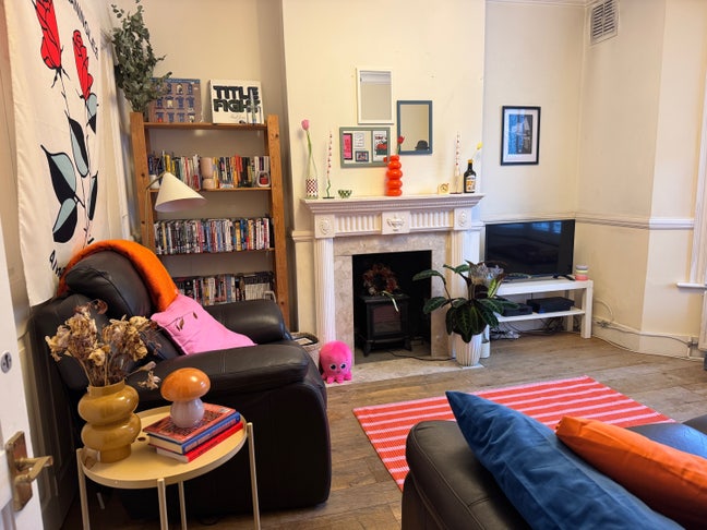 Double Room in friendly house w/ garden Main Photo