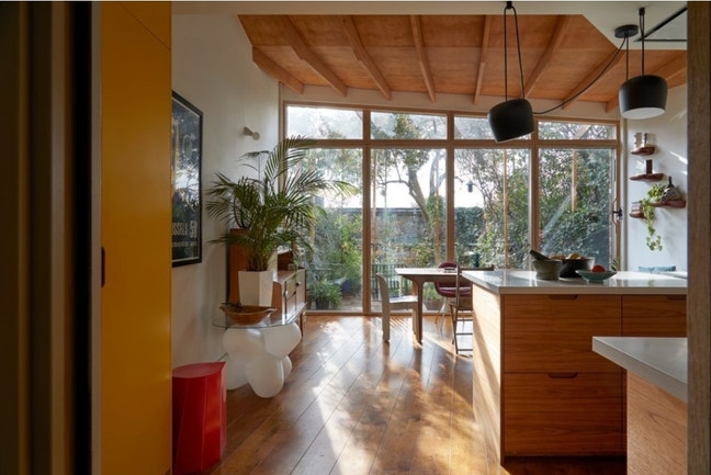 Large recently decorated home Main Photo