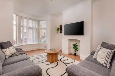 Homely 5 Bedroom House Share - En-suite Room Main Photo