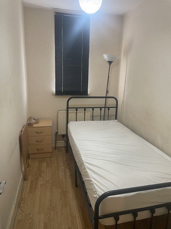 Single Room in the E13 Area - All Bills Included Main Photo