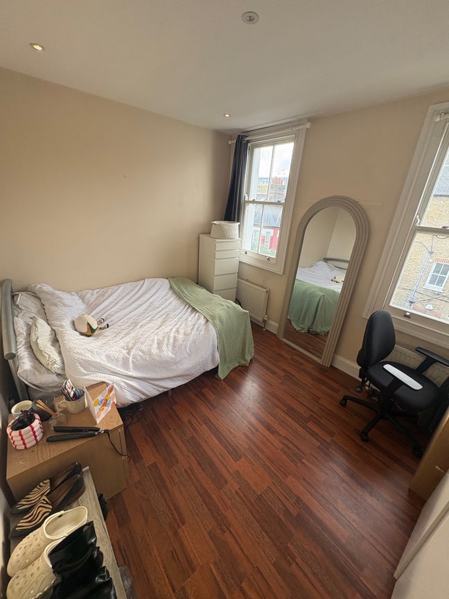 Gorgeous Clapham South flat with 3 other girls! Main Photo