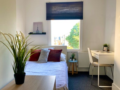 Double Rm Available in Fantastic Central Location! Main Photo