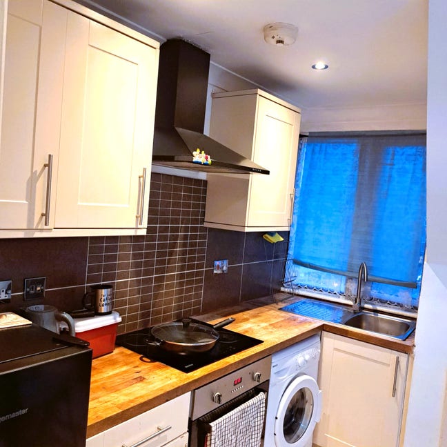 1 Bed Flat Hornchurch &pound;1250 Including Some Bills Main Photo