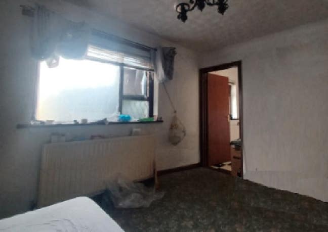 Large bedroom with own shower and toilet Main Photo