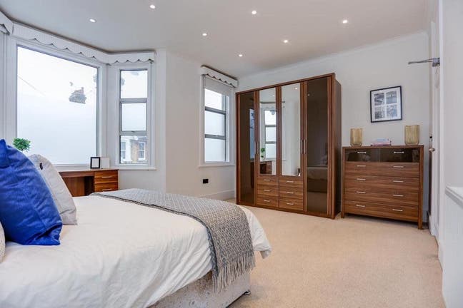 Three Double Bedrooms in Chiswick Home W4 Main Photo