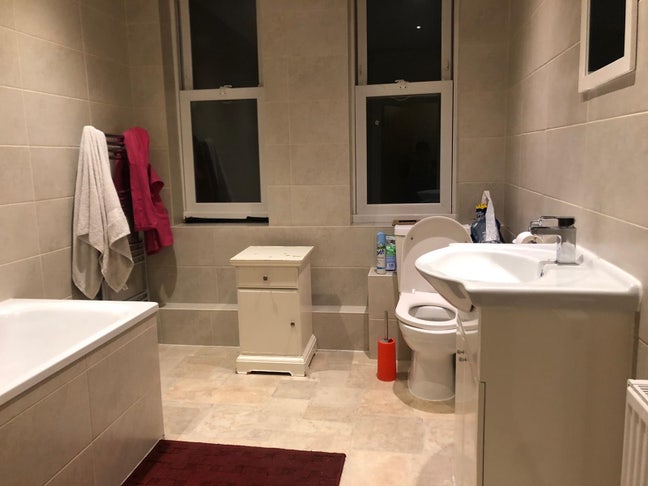 Nice Room in Quite flat  Main Photo