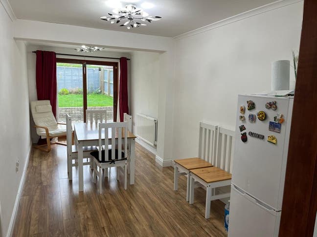 Double Room with En‑Suite-Available 2nd Feb. 2025 Main Photo