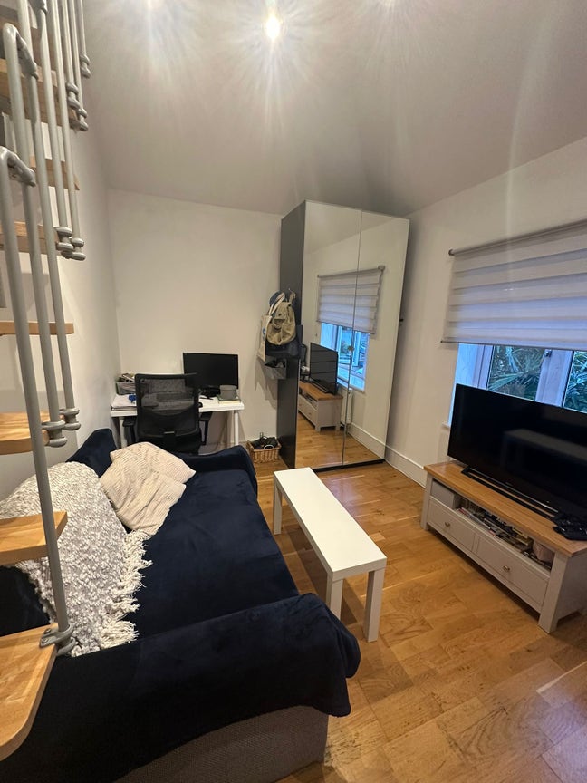 Double Room– 10 min from Colliers Wood station  Main Photo