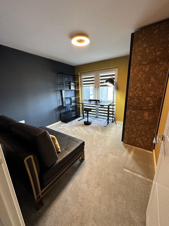 Double Room with Private Bathroom in a Quiet flat Main Photo