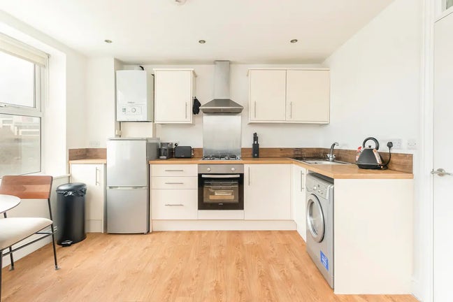 Bright 1 Bed Flat in E9 Hackney Central Furnished Main Photo