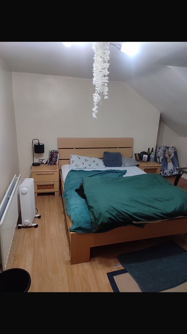Large spacious room Main Photo