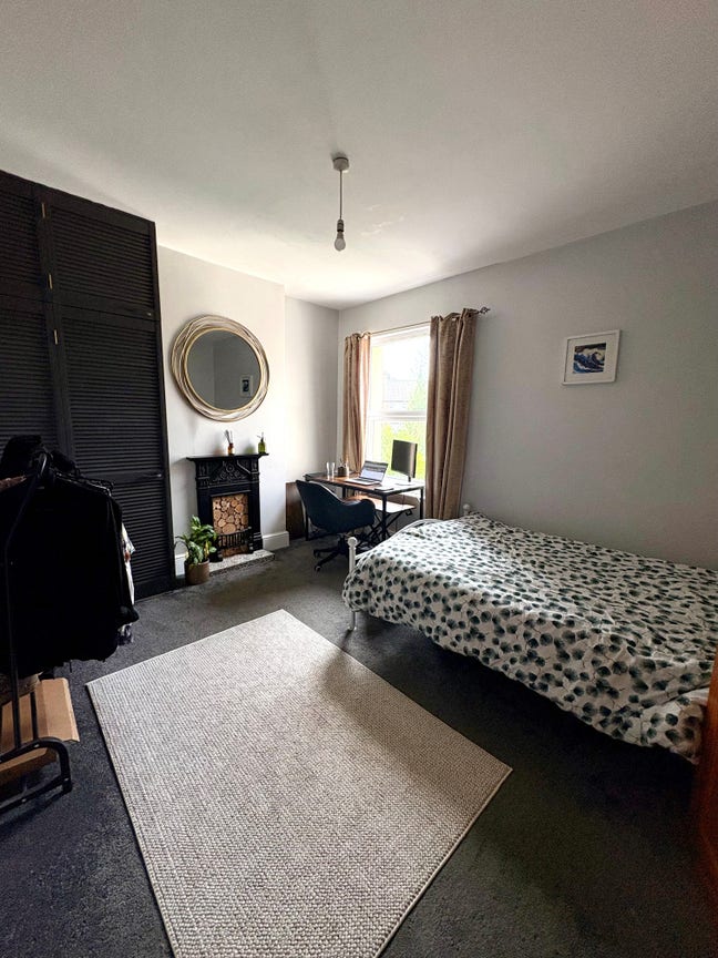 Large double room available, Bills Included Main Photo