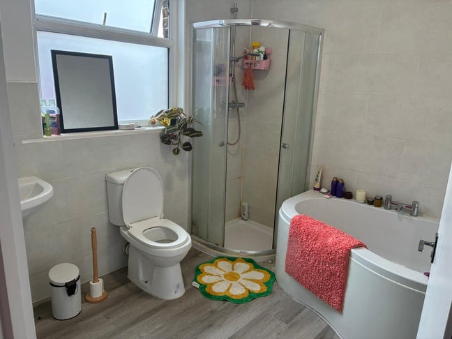 Two double rooms in lovely spacious home Main Photo