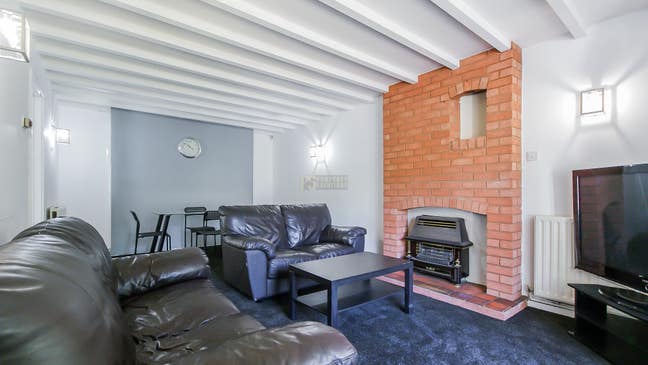 Individual room in 4 Bed Student House Main Photo