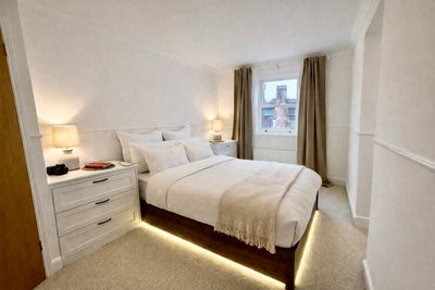 Furnished King Room + off Street Parking Main Photo