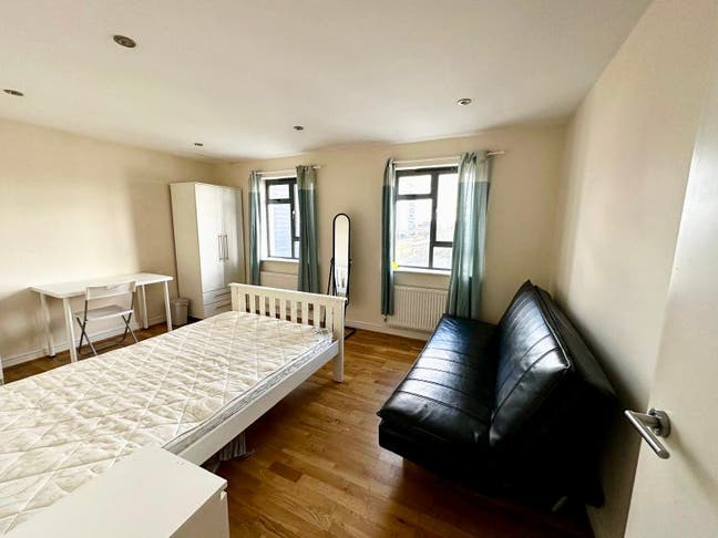 Cosy Room in Perfect Location  Main Photo