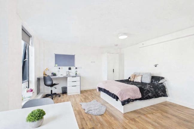 Urgent Tenancy Takeover! Studio Liverpool Centre  Main Photo