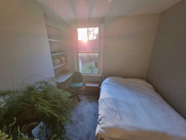 Comfy quiet double room, perfect for study. Main Photo