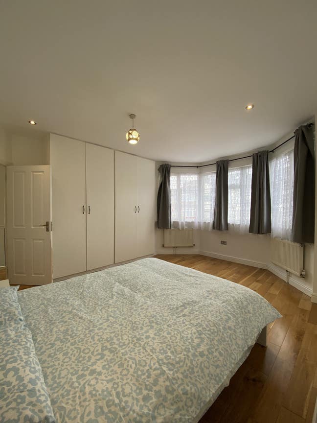 Bills incl for a large double room  Main Photo