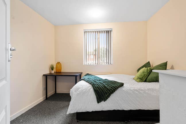 "Friendly Houseshare for Working People in CV4" Main Photo