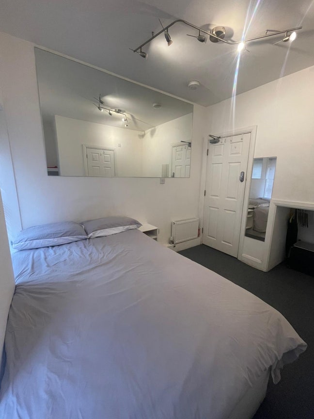 2 Double Rooms - RG1 - All Bills Included!  Main Photo