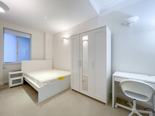 🌿 Bright Double Room in a 5-Bed Flat Main Photo