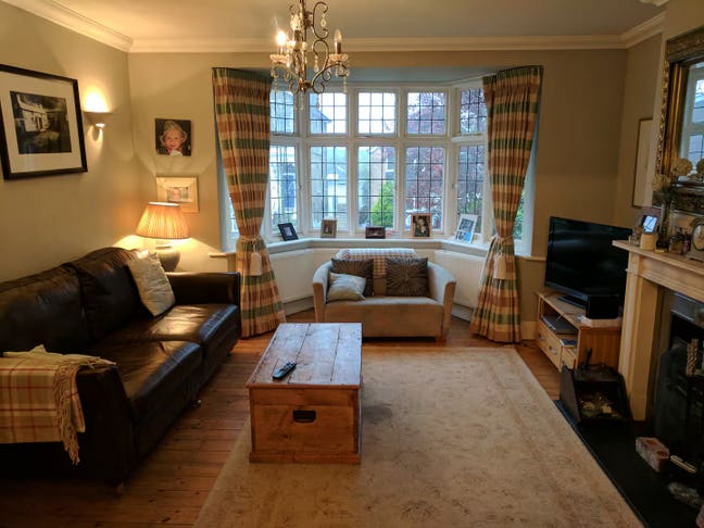 Lovely Double Room in a Gorgeous  Family Home  Main Photo