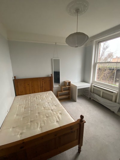 Double Room in Spacious Flat Chiswick Park Main Photo