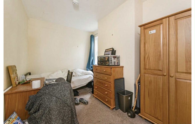 1 Single Bedroom for Rent Main Photo