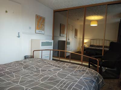 Room in house share  Main Photo