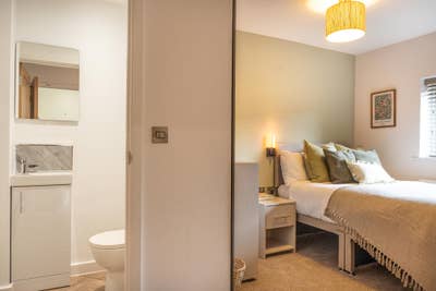Reduced Modern En-Suite Room! + &pound;100 off! Main Photo