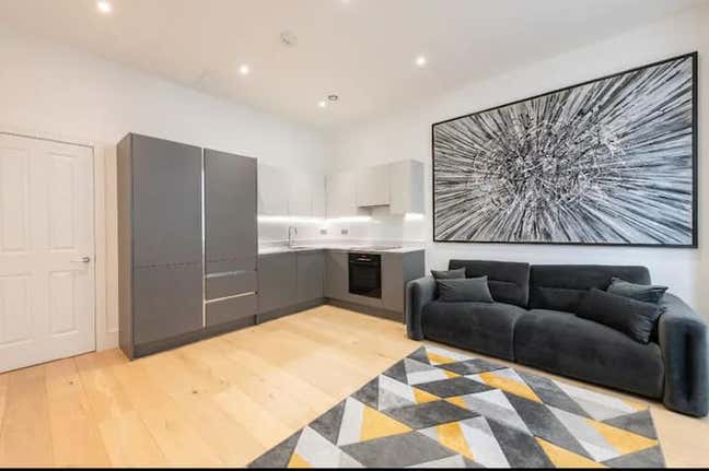 Bright, Sleek & Sophisticated Stay in Kensington Main Photo