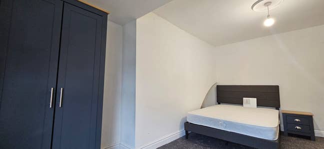 1 Double En Suite Double Room Available in L9! Main Photo